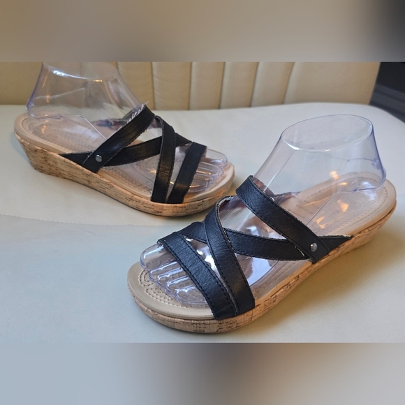 CROCS A-Leigh Womens Size 7 Black Wedge Cork Heel Slip On Strappy Sandals - Picture 1 of 10